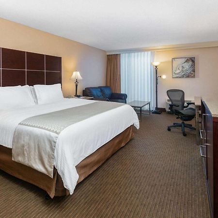 Wyndham Riverfront Hotel Литъл Рок Екстериор снимка