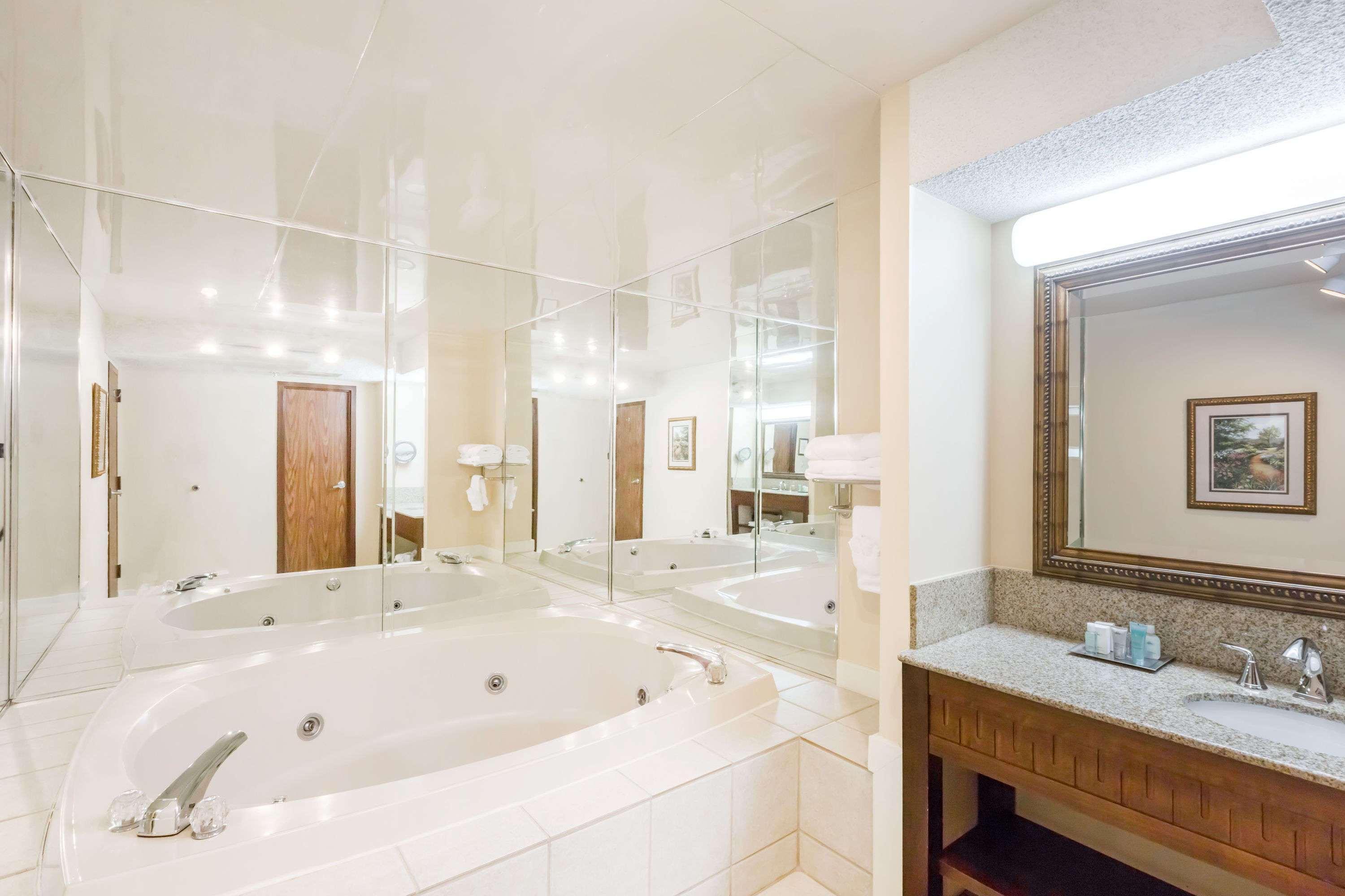 Wyndham Riverfront Hotel Литъл Рок Екстериор снимка